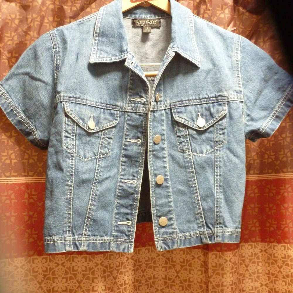 Karen Kane jean denim top short sleeves / 2 chest pockets  sz Small/made in USA